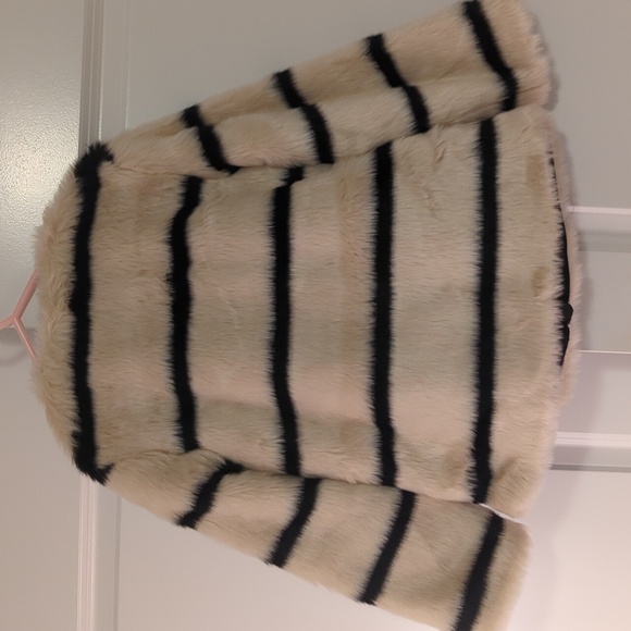 Girl's Gap Faux Fur Coat - Picture 4 of 4